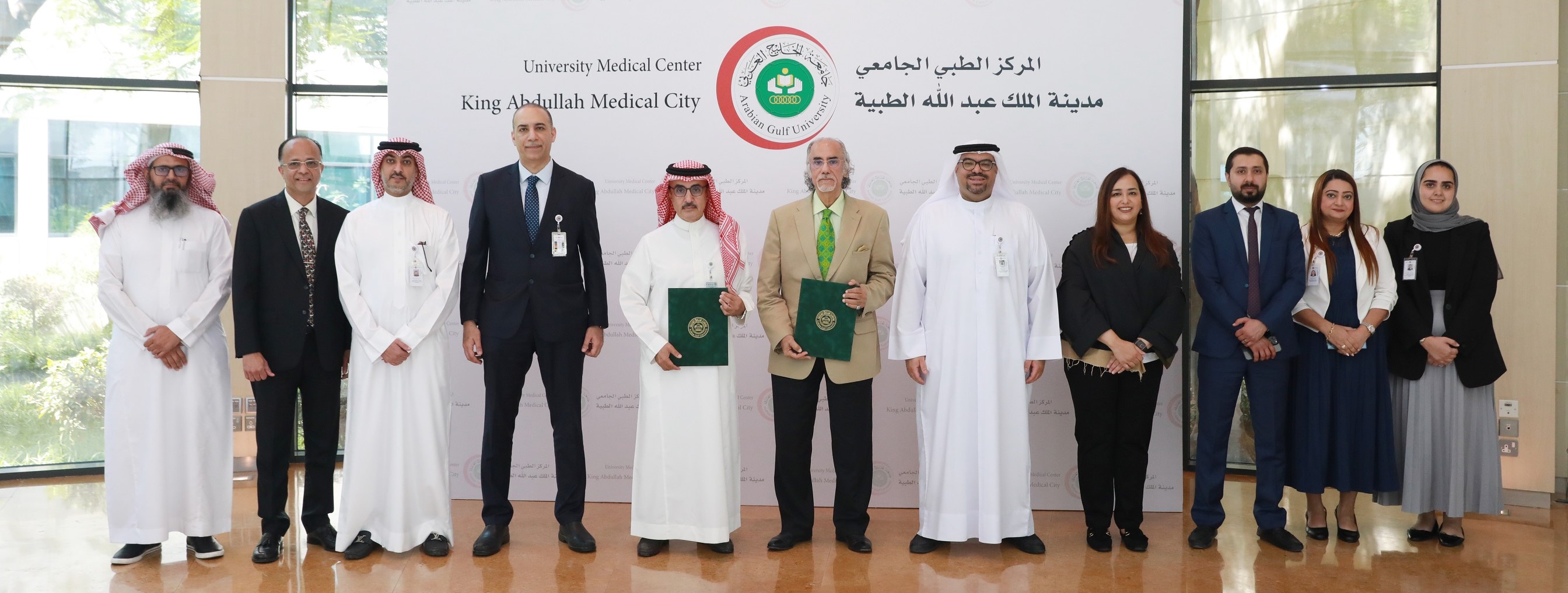 Arabian Gulf University President Signs Agreement with Gulf Pharmacy to Purchase Advanced Diagnostic Medical Devices for the University Medical Centre 