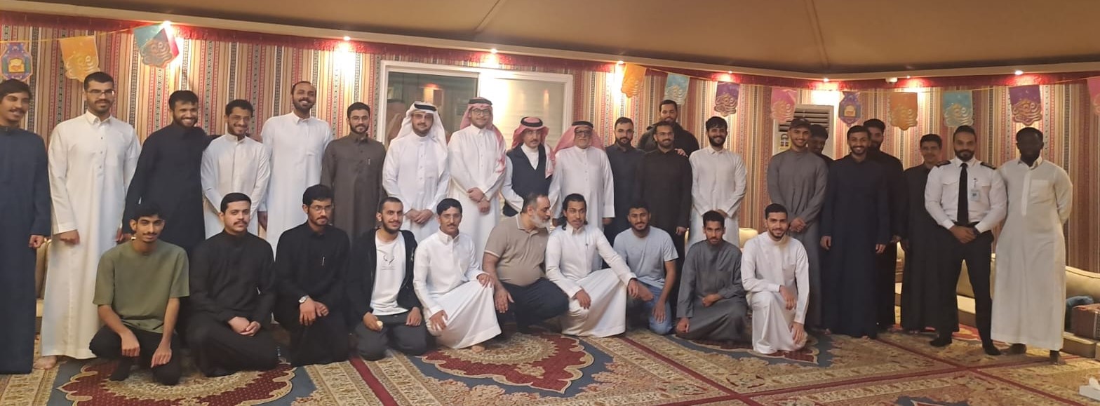 President of the Arabian Gulf University Participates in Iftar with Students