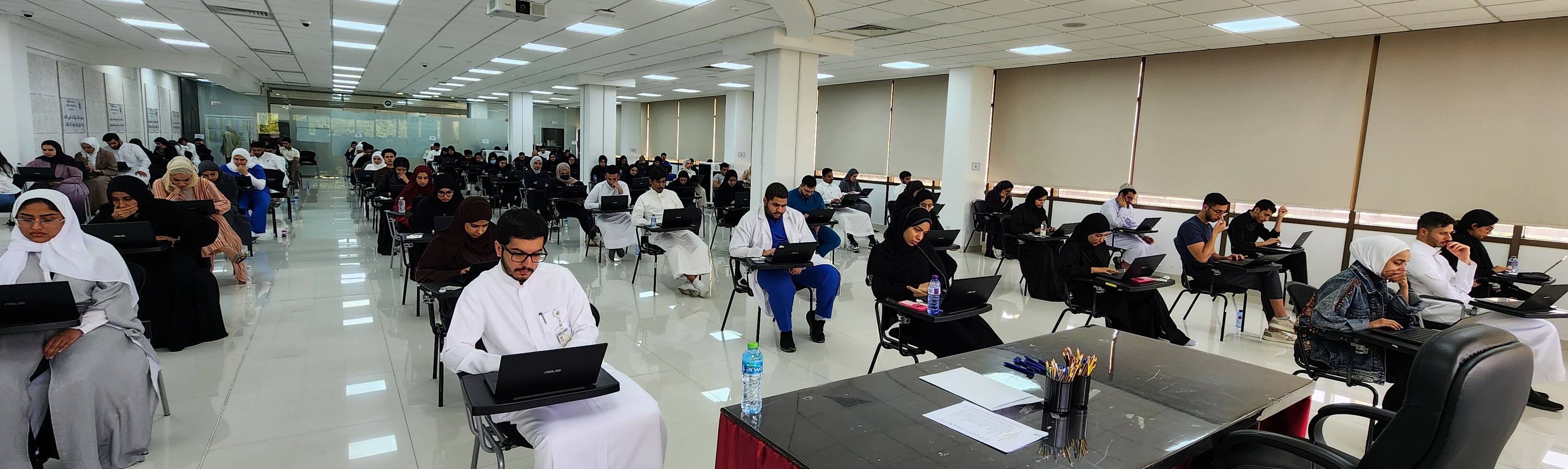 Arabian Gulf University (AGU) has commenced the final written and clinical examinations for 178 Gulf students in their sixth and final year at the College of Medicine and Health Sciences with 100% attendance rate. His Excellency Dr Saad bin Saud Al Fuhaid, President of the University, accompanied by Dr Abdel Halim Deifalla, Dean of the College of Medicine and Health Sciences, inspected the progress of the examinations.