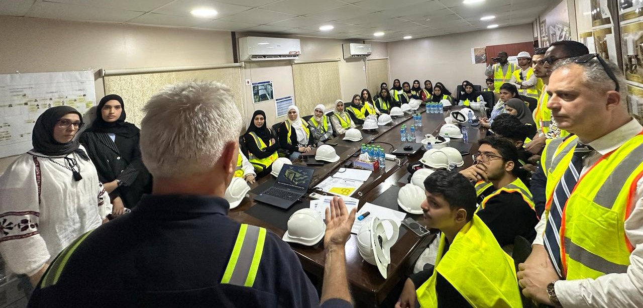 27 students from the College of Engineering at Applied Science University (ASU) recently visited the King Abdullah Bin Abdulaziz Medical City project as part of an educational field trip organised by Nass Contracting, the project’s main contractor.